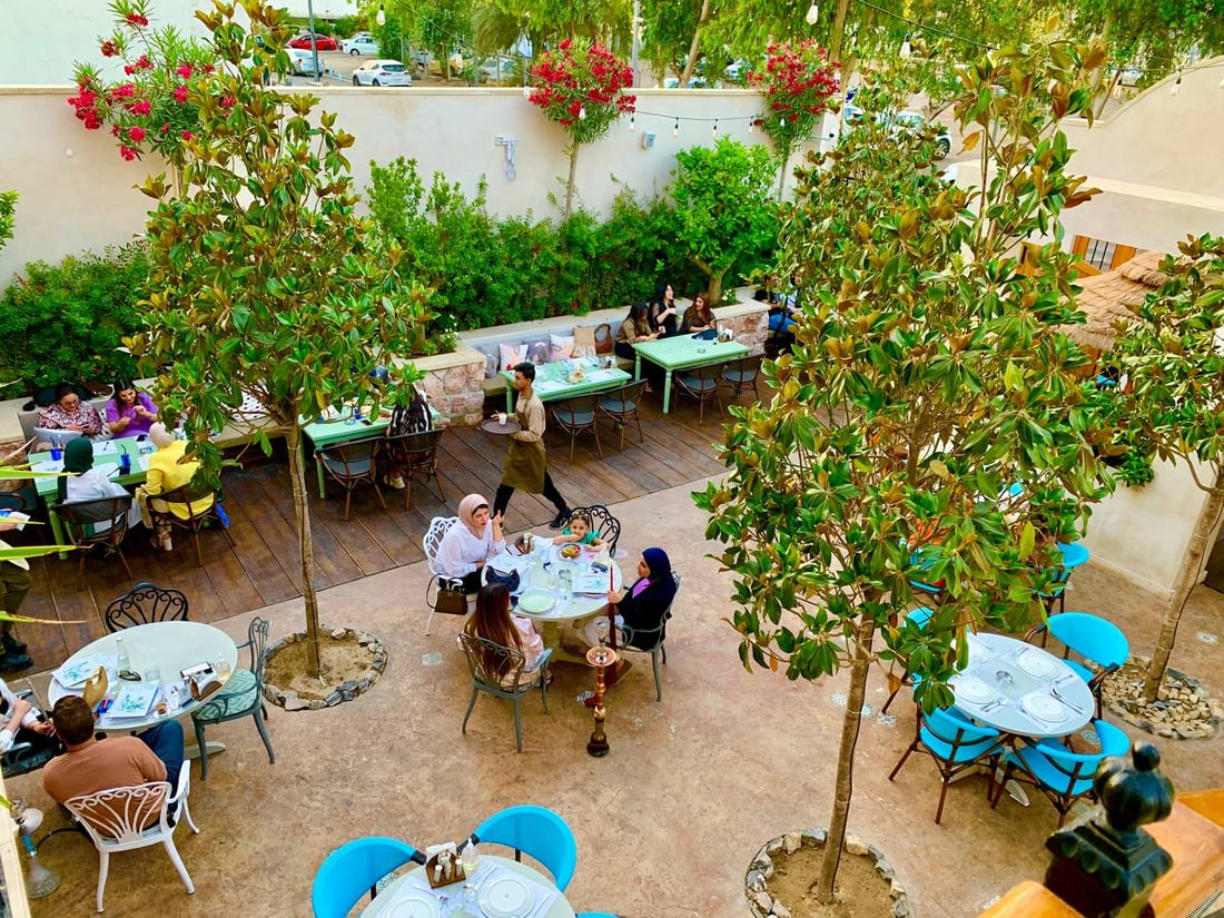 صور: “نوح”.. مطعم جديد بفكرة لبنانية على السطح “البغداديون سئموا الـ in door”