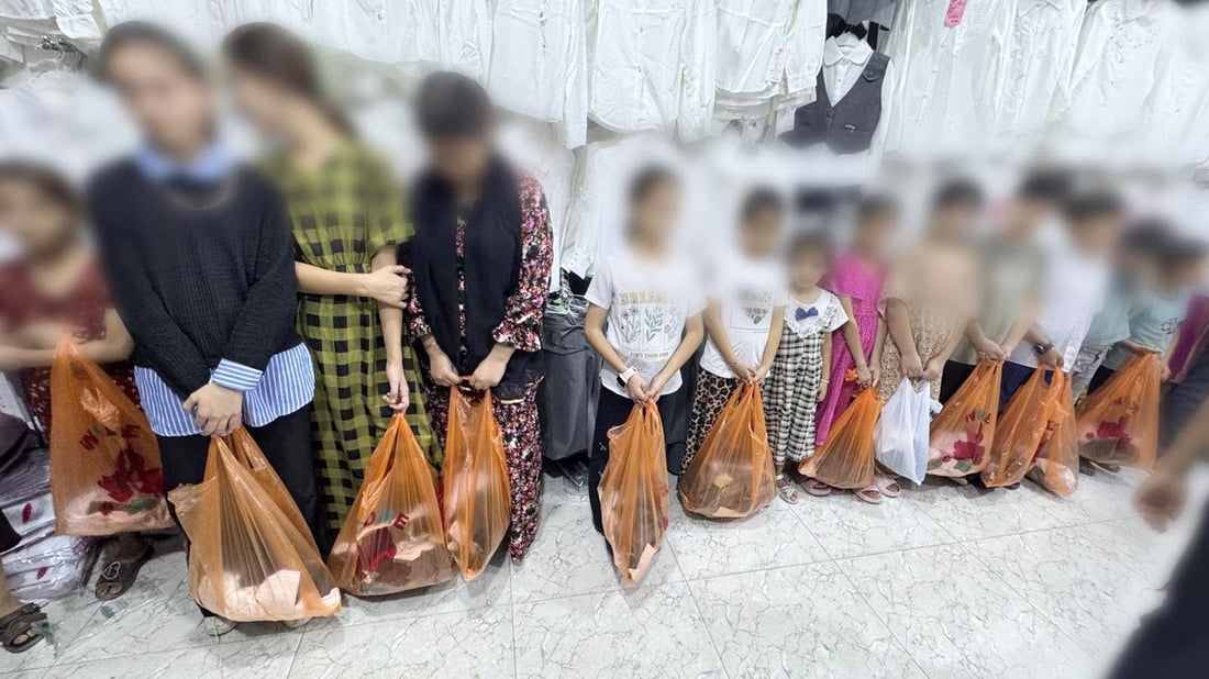 خێرخوازێك جلوبه‌رگى قوتابخانەى‌ بۆ 60 قوتابی هه‌ژار دابین كرد