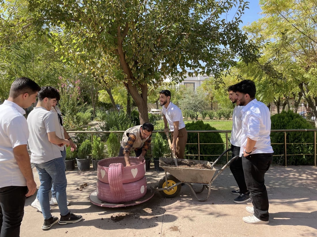 +964صورة من منصة (شبكة): 