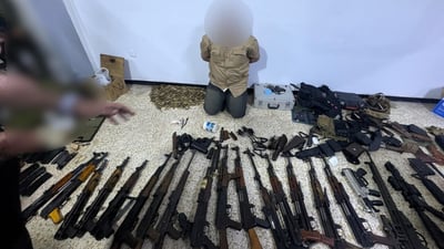 M4 وكلاشنكوف و1100 إطلاقة.. ضبط ترسانة أسلحة داخل منزل شرقي بغداد