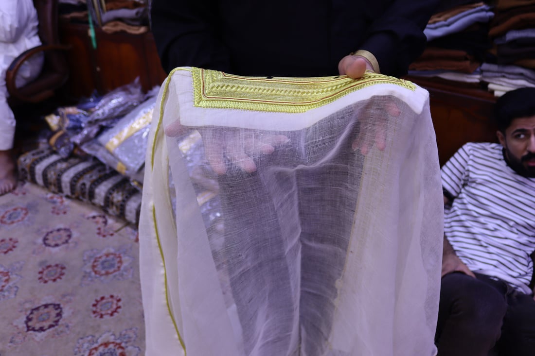 “يشتريها بس الثگيل”.. عباءة المجر الكبير الأغلى في استربادي الكاظمية (صور)