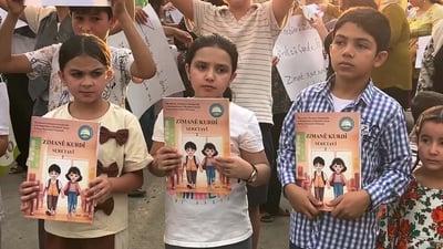 لە عامودا مامۆستایان و کەسوکاری قوتابیان دژی کەمکردنەوەی وانەی کوردی گردبوونەوە