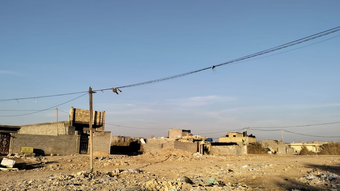 صور: هذه المنطقة البغدادية خارج الحياة منذ 20 سنة.. مختار الولداية يتحدث لفريق 964