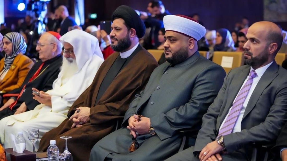 الحلبوسي يتوسط نوار عاصم وطيف سامي في مؤتمر لمناهضة العنف على أساس النوع