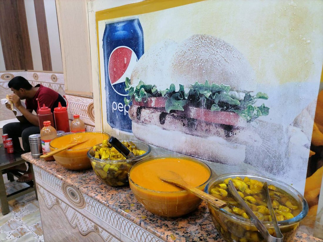 صور: كافتيريا أموني في هيت توسعت إلى 3 محلات وباتت الأشهر