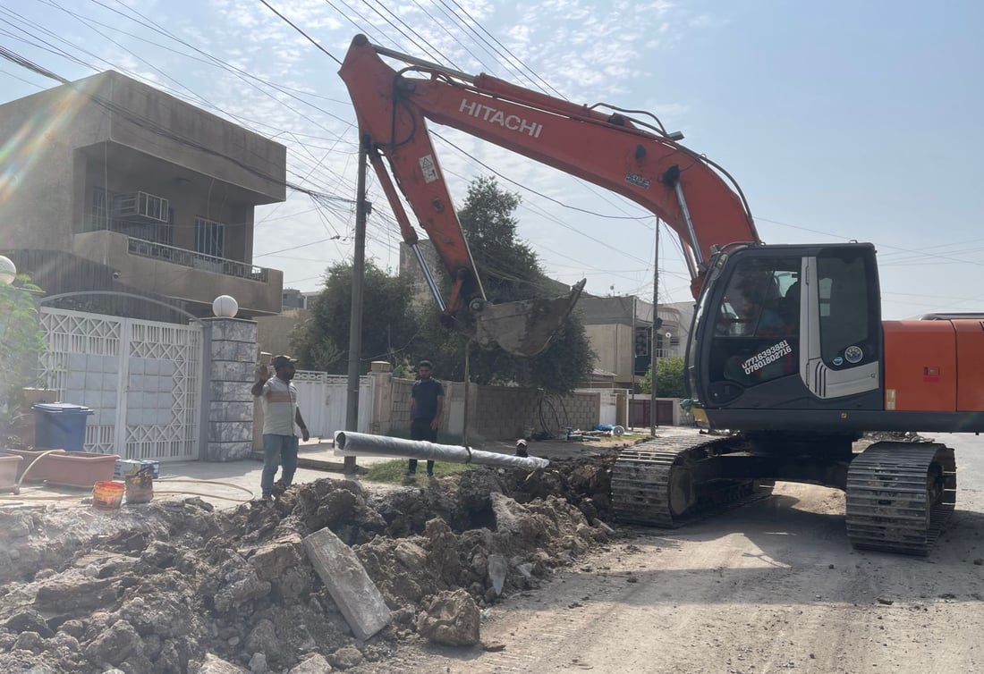 على أمل أن لا نغرق.. شارع فلسطين يستبق الشتاء بأنابيب جديدة (صور)