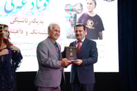 خەڵاتی زێڕین و قەڵغانی رێزلێنان بەخشرایە هونەرمەند فو�...