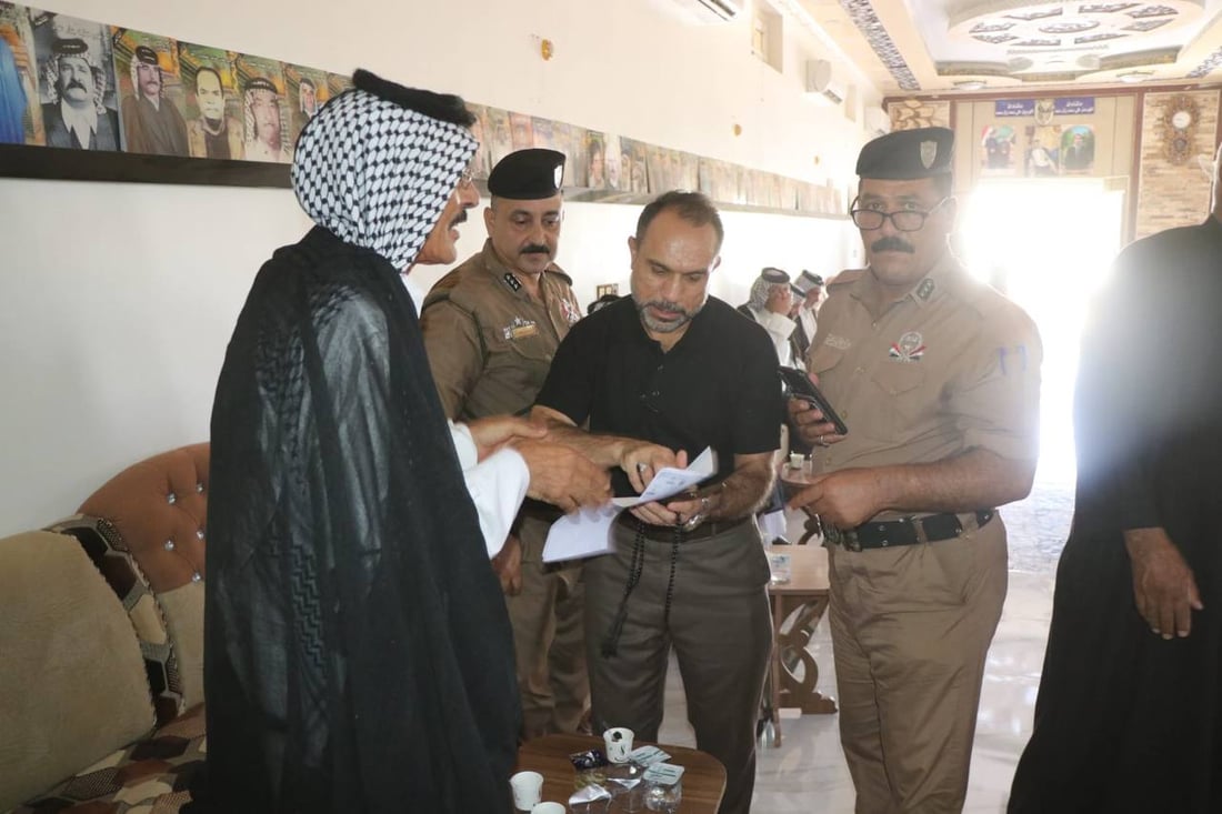 صور: ضباط الداخلية في مضايف عشائر الديوانية لتسجيل الأسلحة الشخصية