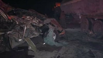 حادث سير مروع بين “GMC” وشاحنة يتسبب بمصرع 7 وإصابة 8 في المثنى