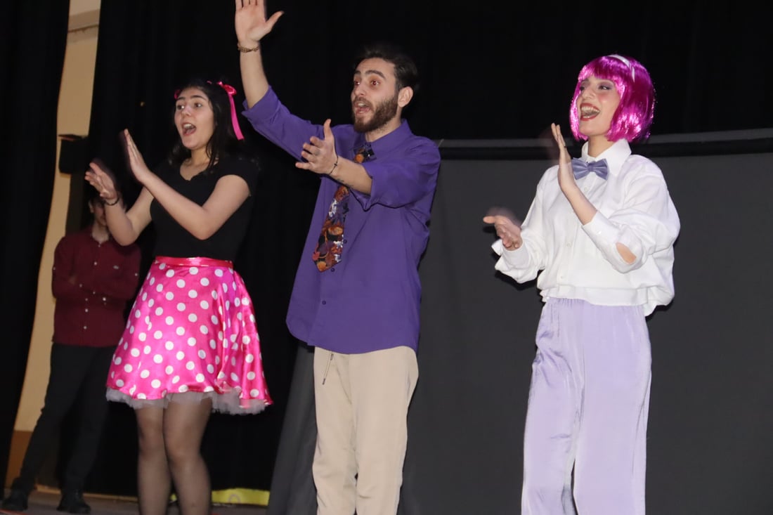 صور: مسرح دمى في عينكاوة احتفالاً بعيد الأم ونوروز والأطفال رقصوا كثيراً