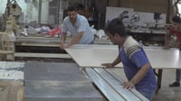 أرقام من بابل: بقيت 8 ورش نجارة فقط تحاول تقليد الماليزي...
