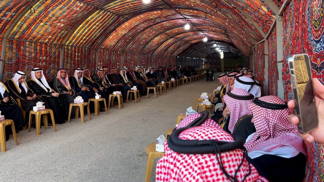 شاهد: أنباري يتنازل عن دية ابنه لوجه الله وإكراماً للضيوف ويدعو إلى إلغاء الفصول