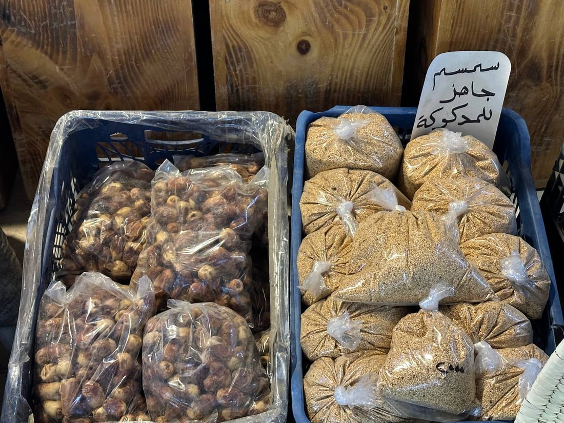 الزهدي أيضاً وأيضاً.. البرد يشجع ليالي حديثة على طبق المدگوگة بالسمسم (صور)