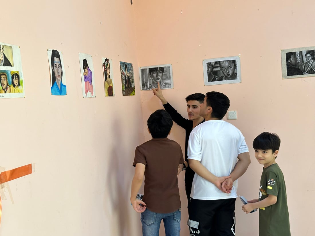 ناريمان العبيدي من حديثة.. عمرها 18 عاماً لكن الجميع وقف يتأمل أعمالها (صور)