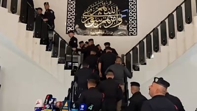 تشابك بالأيدي بين رئيس مجلس ديالى وعضو كتلة صادقون.. والأمن يتدخل (فيديو)