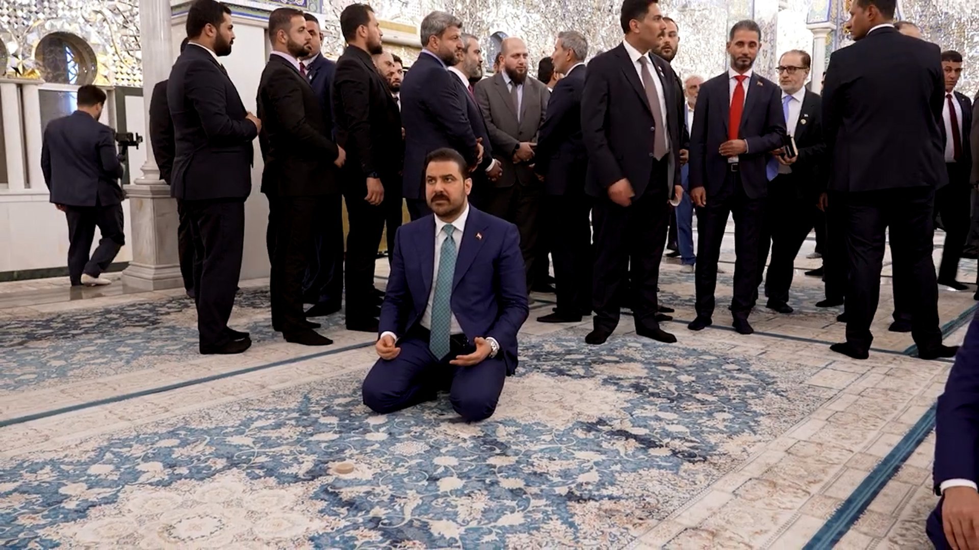 الزيدي من أمام مرقد السيدة زينب في دمشق: الزيارة ستعود كما كانت وأكثر