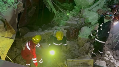 فيديو: تفاصيل انهيار المبنى في شارع الرسول.. الدفاع المدني أنقذ 5 زوار وأغلق المكان