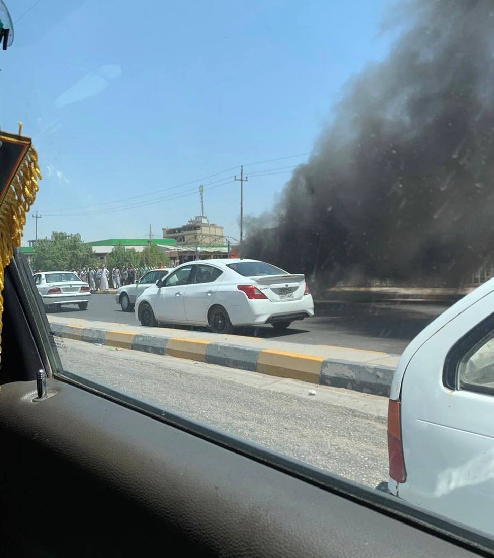 حرارة تموز تحرق “شوفرليت” في شارع أبو صخير بالنجف.. “فزعة” لتعويض السائق (صور)