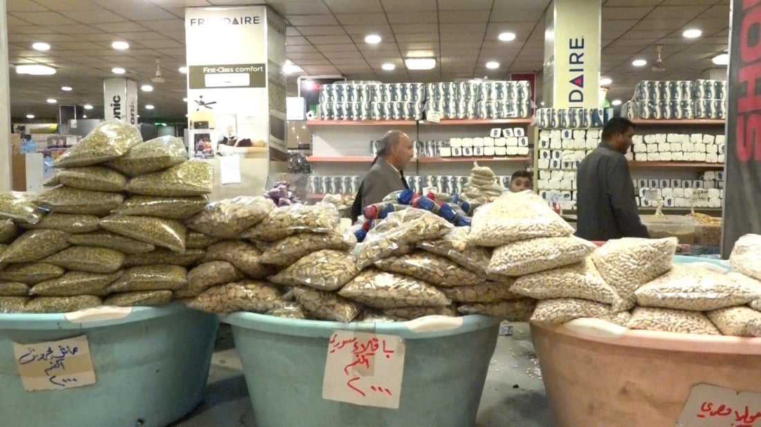 صور من أسواق المسيب قبيل رمضان.. السيدات منشغلات بتحضير الخلطات و”بهارات الجدر”