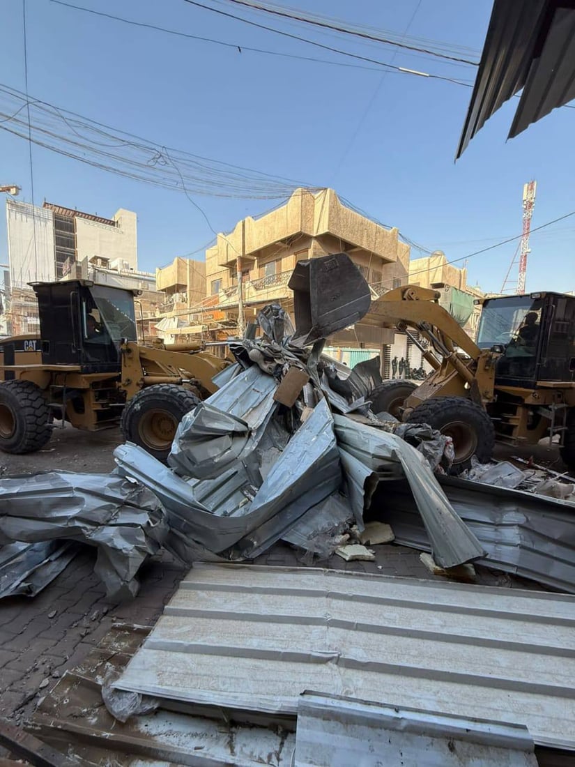 صور: بلدية المنصور تزيل 100 كشك متجاوز في سوق سهام العبيدي لمنع الكوارث وفتح الطرق