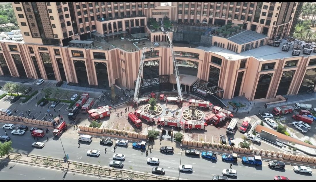 السوداني يكرم فرق الإطفاء التي أخمدت حريق “قلب العالم” وسط بغداد