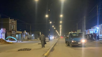 صور: طريق السوق الكبير في “الحصوة” أجمل.. إنجاز مشروع إنارة شارع “30”