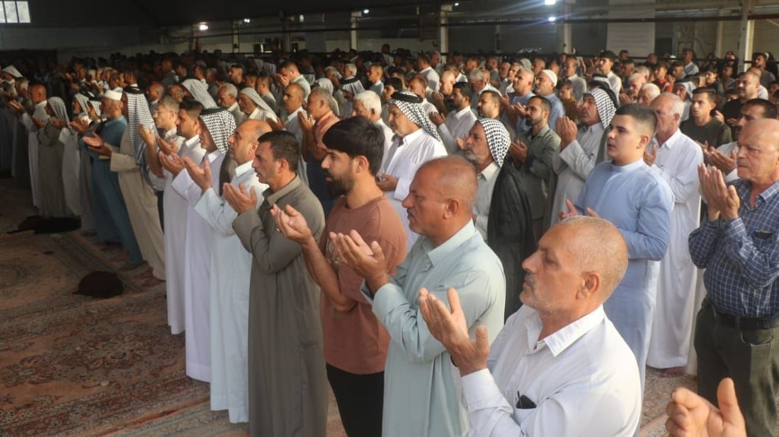 صور من مرقد الإمام بكر بن علي في الحلة.. خطيب العيد أكد على أهمية الأخلاق (صور)