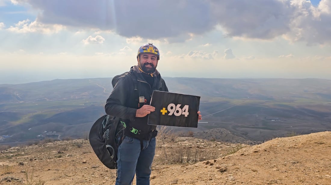 تفاجأ المارة بأجسام طائرة فوق رؤوسهم.. مشاهد من تحليق الموصل