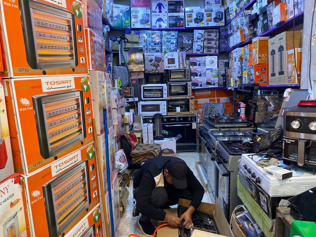 لا نفط ولا كهرباء وطنية.. أهالي الناصرية سيعبرون الشتاء بـ “أم الأمبير” (صور)