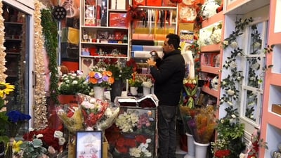 Shifting gift culture in Dhi Qar’s Souq Al-Shuyukh sparks demand for fresh flowers