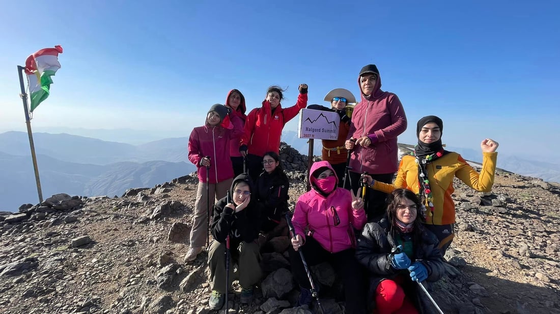 ژنانی کۆیە شەوێک لەسەر چیای هەڵگورد مانەوە