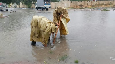 الجيش يتدخل لفتح مجاري آلتون كوبري.. سيول الأمطار أغرقت كل الشوارع (فيديو)