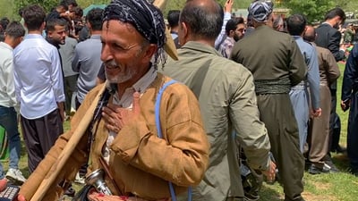 پیاوە رەسەنەکەی باڵەکایەتی باسی جلوبەرگی دەکات