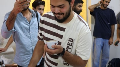 لا تسافروا.. أكاديمية في أبو الخصيب تمنح شهادة “باريستا” دولية (فيديو)