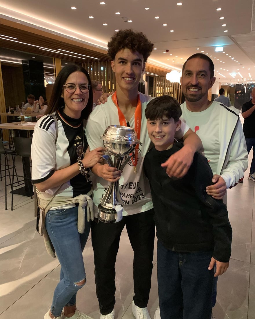 شبكة 964صورة من منصة (شبكة): 