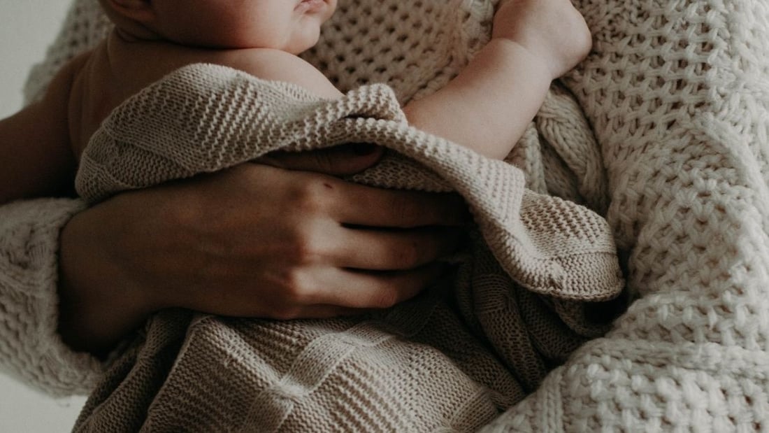 فرح في حمرين: “أم غايب” اربعينية تلد طفلا بعد انتظار دام 16 عاماً