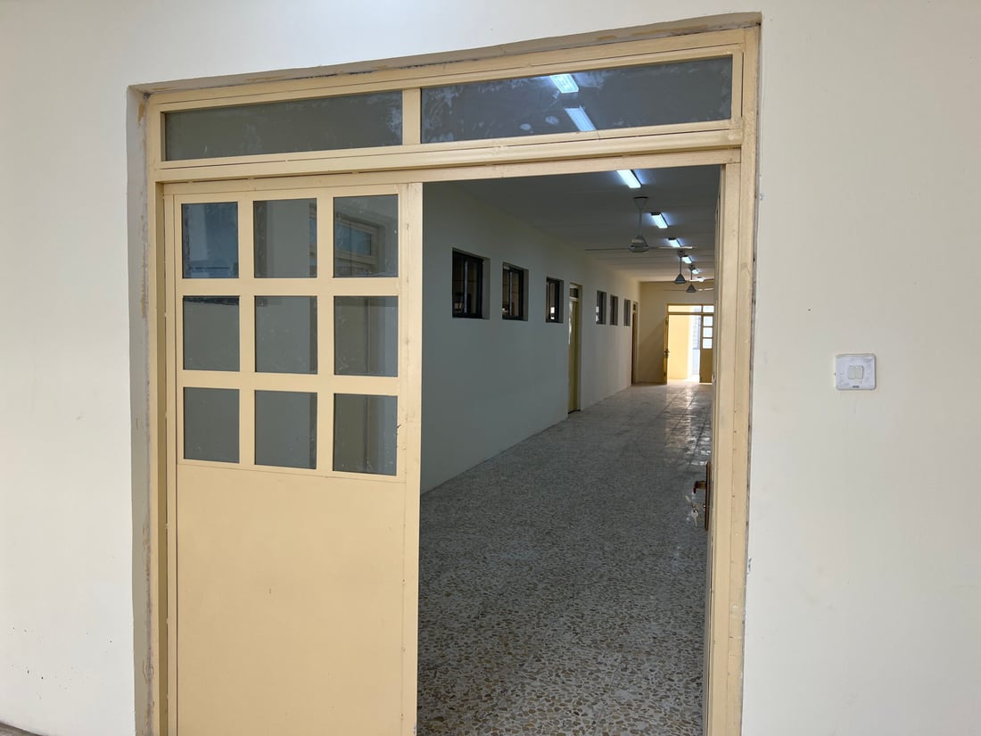 صور: سفوان تدشن مدرسة بـ3 طوابق ولديها 24 أخرى لا ينقصها إلا الأثاث!