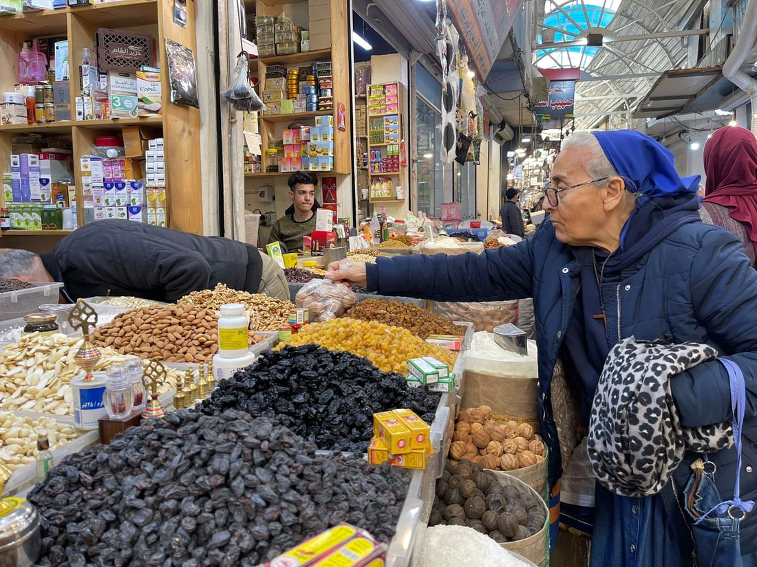 عدسة 964 توثق لحظات مؤثرة.. راهبات ومسلمات يجتمعن بعد طول فراق في الموصل