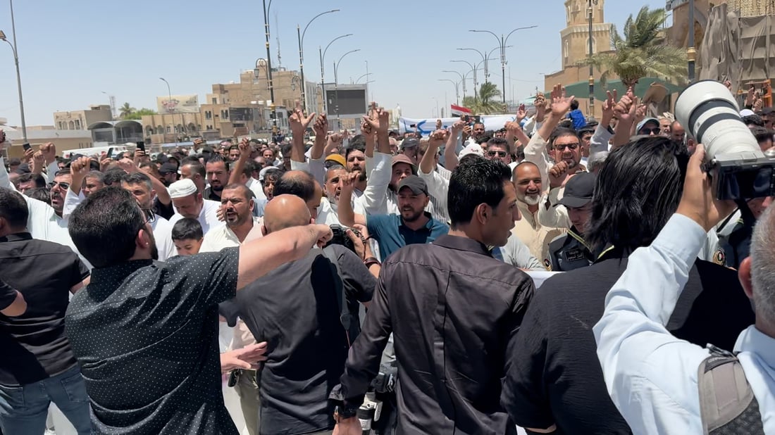 فيديو: الصدريون انطلقوا من مسجد الكوفة.. تظاهرة كبرى تنديداً بأميركا وإسرائيل