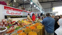 المصريون يعرضون خلطات البهار الخاصة في معرض بغداد و