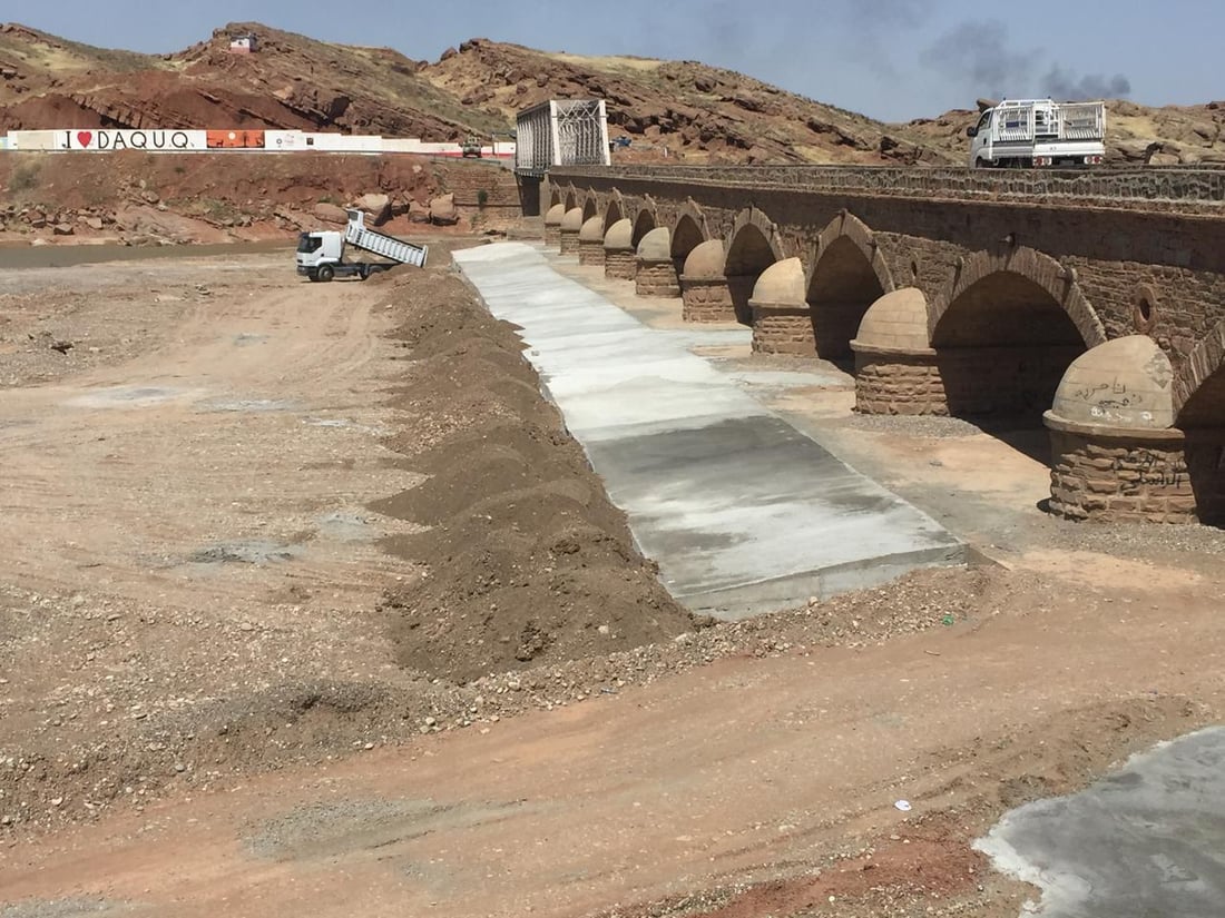 صور: الخبراء الأتراك باشروا بإعادة الحياة إلى أقدم جسر عثماني في كركوك