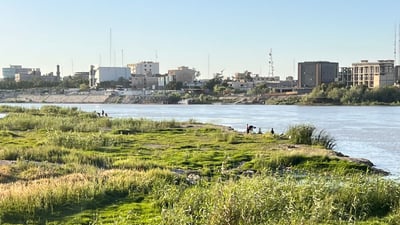 الصيادون أسفل جسر الدورة: أسماكنا لا يشتريها أحد والملوّثات تملأ دجلة (صور)