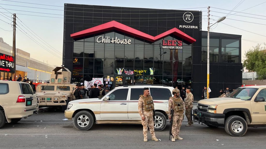 صور من قلب البصرة: انسحاب المجاميع من محيط “جلي هاوس” بعد وصول قوات الأمن