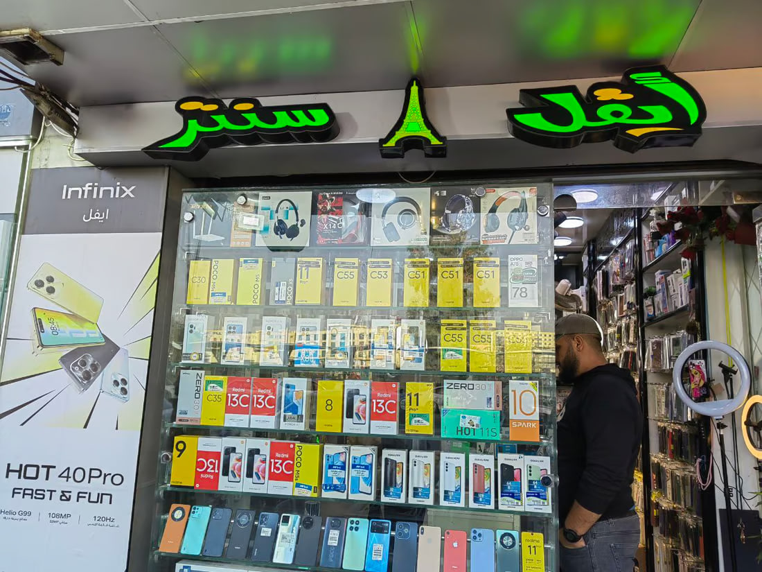 Mid-range models bestsellers in Mosul’s cell phone bazaars