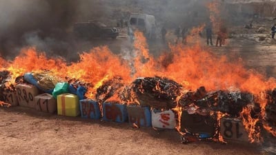 صور: كركوك تحرق 22 مليون قرص مخدر بـ”الكاز”
