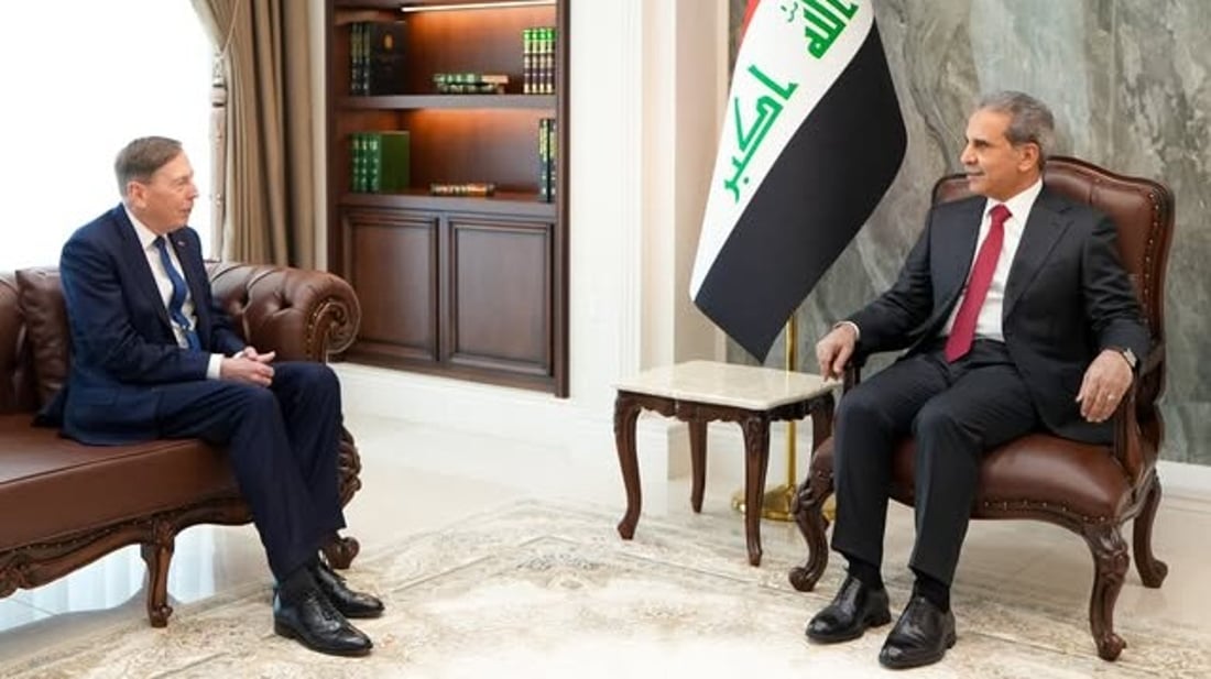 الجنرال بيترايوس يعود: من صناعة المالكي وضرائب مختار العصر إلى عراق علي الزيدي