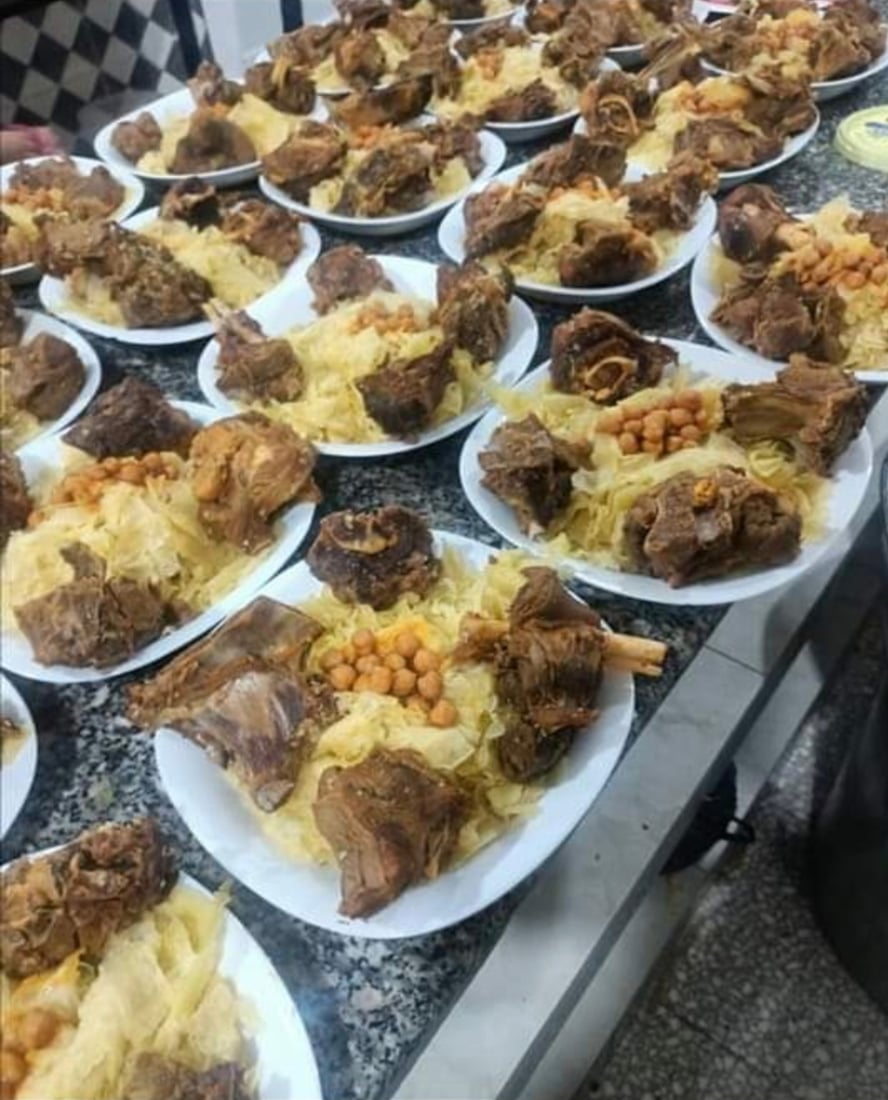 يا سيدات تلعفر لا تدخلن المطبخ بعد اليوم.. أبو عباس يتكفل بولائم المناسبات (صور)